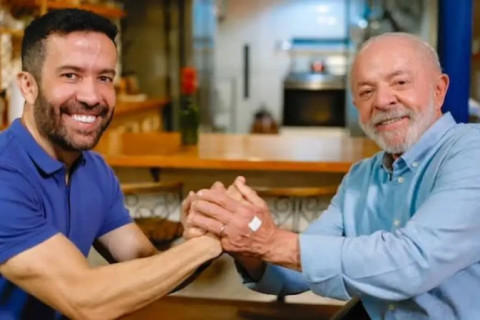 Lula participa de live com Janones após debate e mobiliza 10 milhões de apoiadores