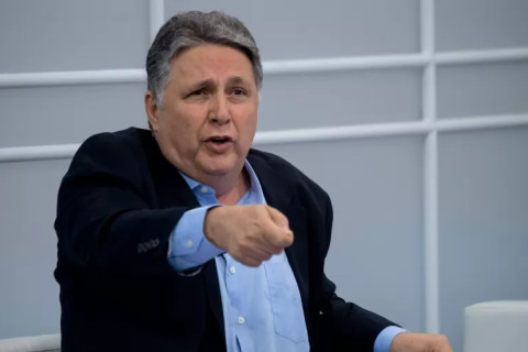 GAROTINHO INELEGÍVEL !