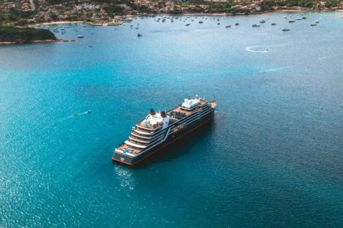 Búzios recebeu o primeiro navio de turismo da temporada 2026/2027
